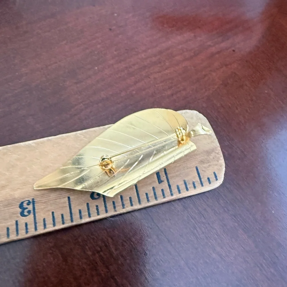 Vintage Gold Tone brooch
